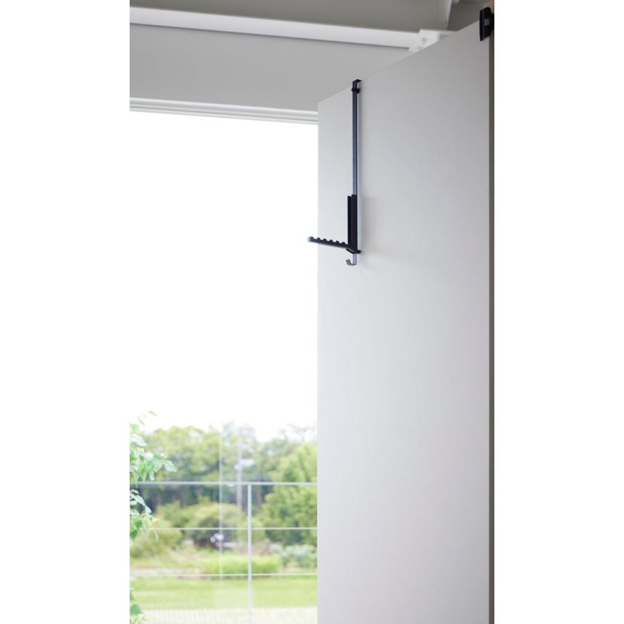 衣類スチーマーハンガーラック 山崎実業 正規品 tower タワー 使わない時は折り畳める衣類スチーマー用ドアハンガー 衣類スチーマーアイロン台  ブラック | tower | 03