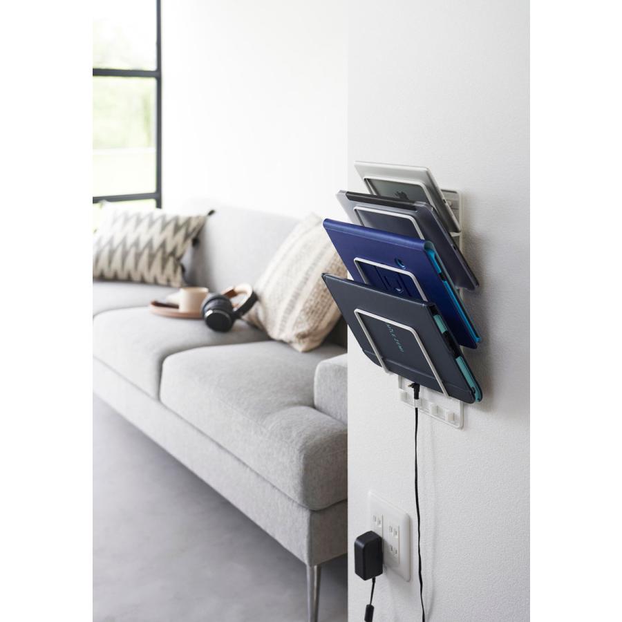 充電スタンド 山崎実業 正規品 tower タワー 石こうボード壁対応ウォールタブレットホルダー 4段 充電ステーション  ホワイト | tower | 02