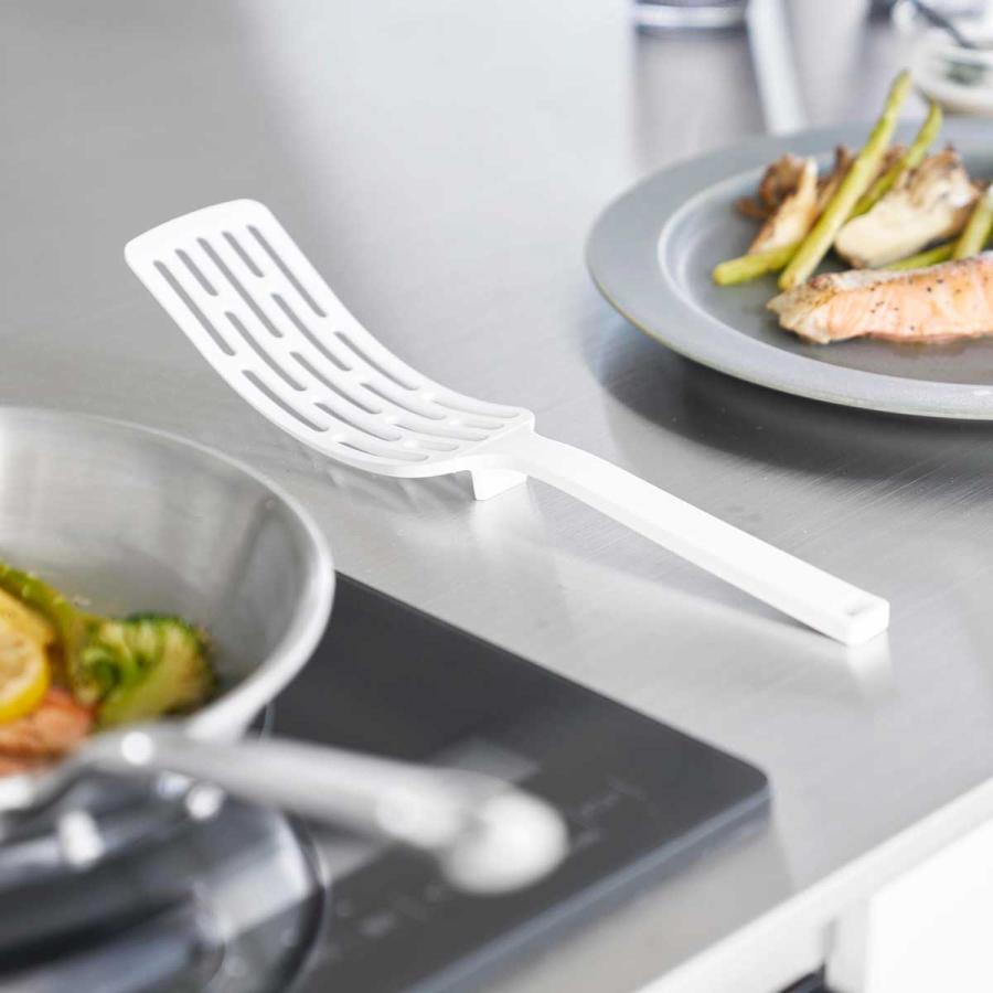 フライ返し 山崎実業 正規品 tower タワー シリコーンハンドルロングターナー ターナー  1501 ホワイト | tower