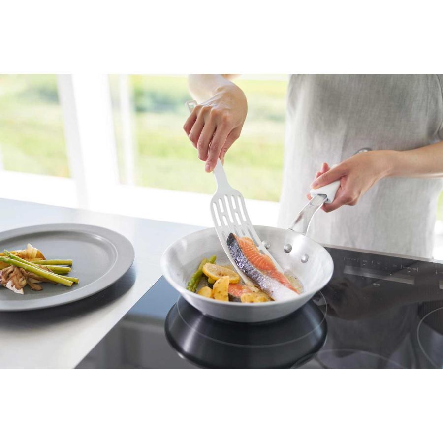 フライ返し 山崎実業 正規品 tower タワー シリコーンハンドルロングターナー ターナー  1501 ホワイト | tower | 04