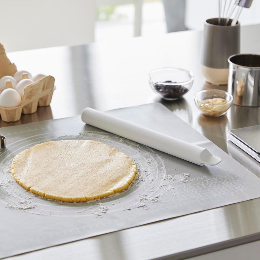 キッチンツール 山崎実業 正規品 tower タワー スケッパー付きシリコーンめん棒 調理器具 調理ツール  1411 ホワイト | tower