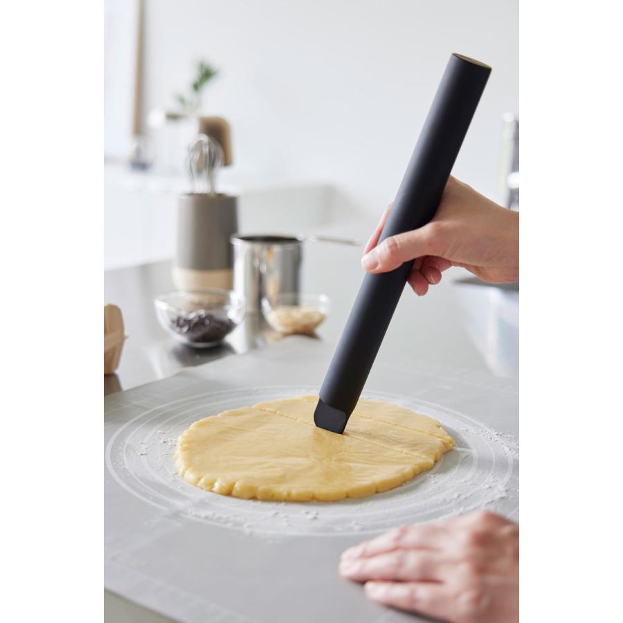 キッチンツール 山崎実業 正規品 tower タワー スケッパー付きシリコーンめん棒 調理器具 調理ツール  1412 ブラック | tower | 05