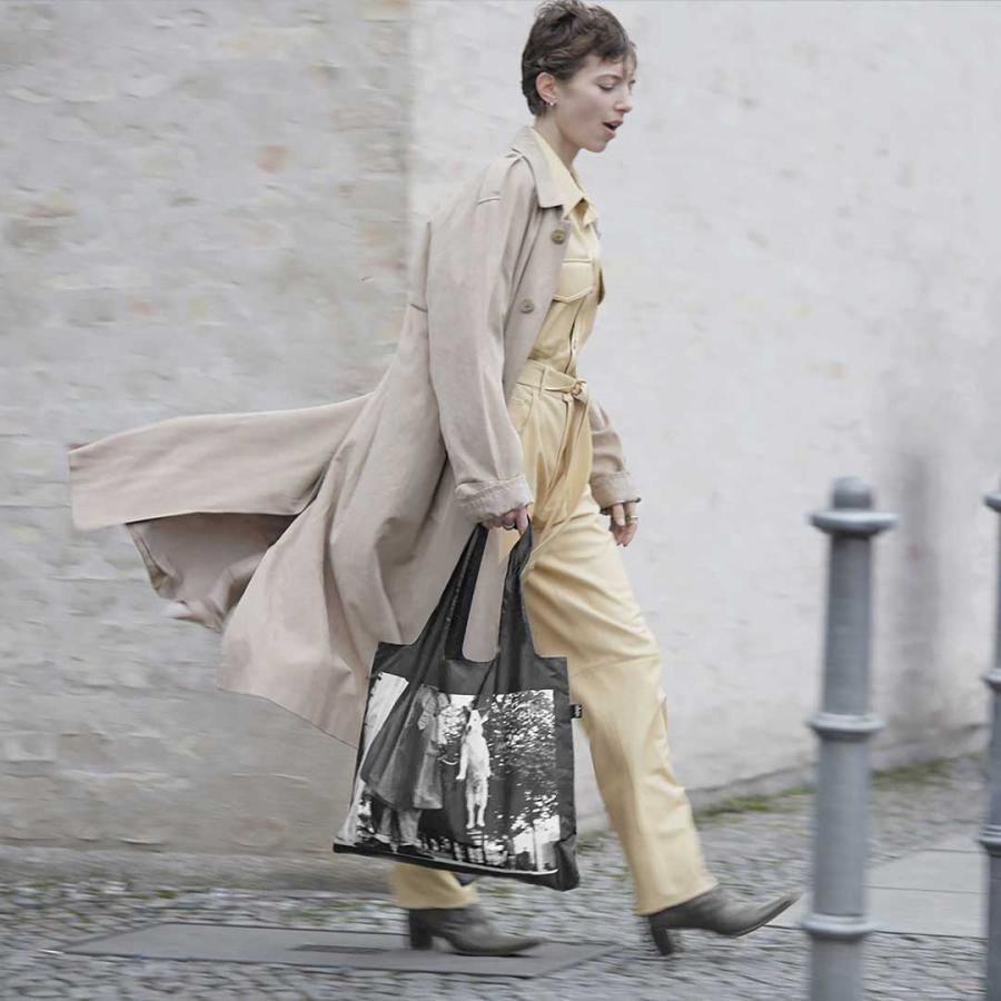 折りたたみトート エコバッグ ローキー LOQI Recycled Bag トートバッグ マグナム・フォト エリオット・アーウィット / ドッグ ジャンピング | LOQI | 01