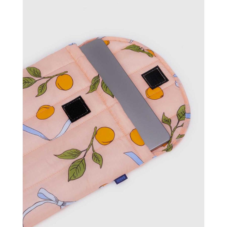 ノートパソコンケース バグー 正規品 BAGGU バグゥ PUFFY LAPTOP SLEEVE 13インチ/14インチ PCケース PCバッグ  アプリコット＆リボン | BAGGU | 01