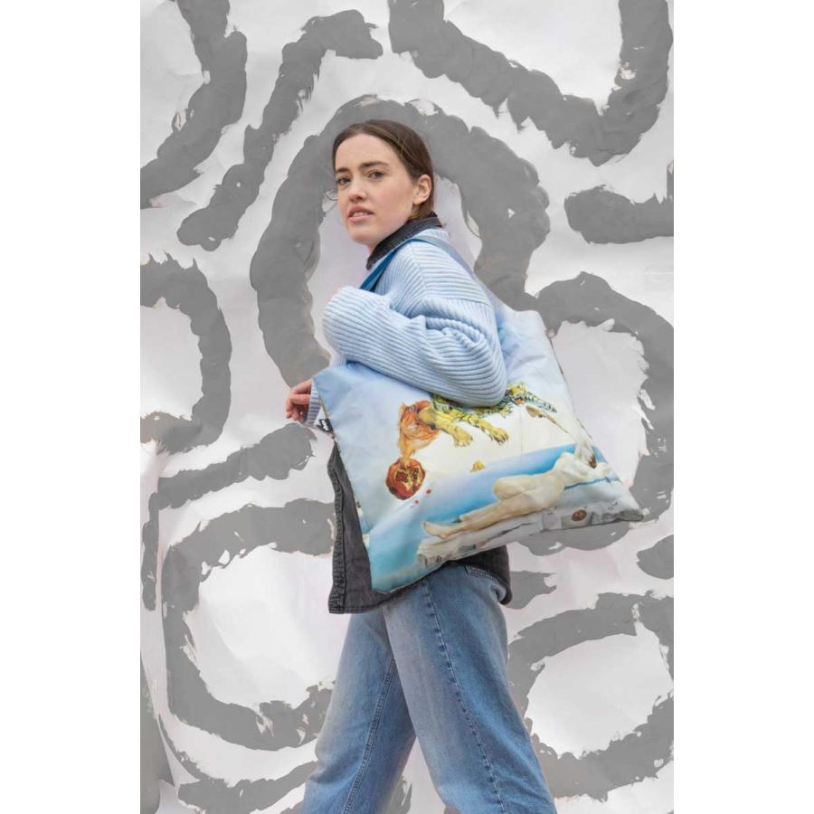 折りたたみトート エコバッグ ローキー LOQI 正規品 Recycled Bag サルバドール・ダリ / 目覚めの直前、柘榴のまわりを一匹の蜜蜂が飛んで生じた夢 | LOQI | 02