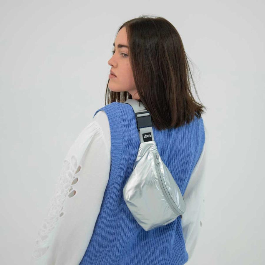 ボディバッグ ローキー LOQI 正規品 Recycled Bum Bag バムバッグ 肩掛け 両手フリー ウエストポーチ メタリック マットシルバー | LOQI | 04