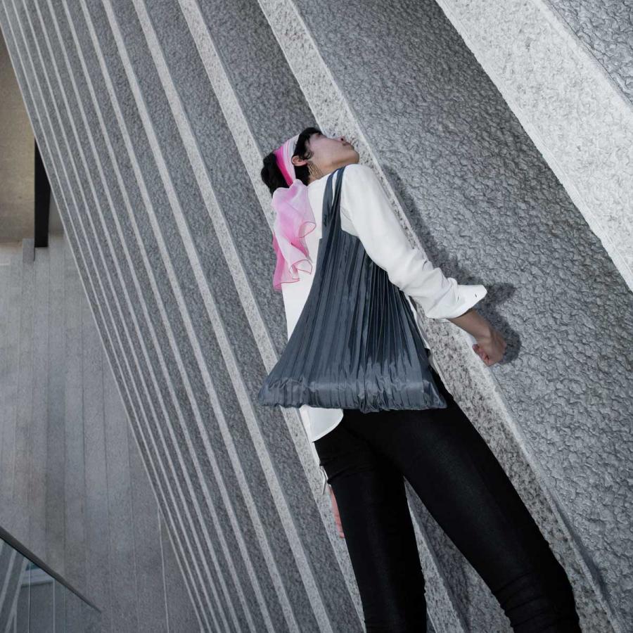 プリーツバッグ ローキー LOQI 正規品 Pleated Bag トートバッグ プリーティッド バッグ チャコール | LOQI | 01