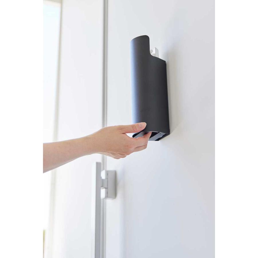 スプレーホルダー 山崎実業 正規品 tower タワー マグネット目隠しスプレーホルダー スプレー缶ホルダー  8238 ブラック | tower | 06