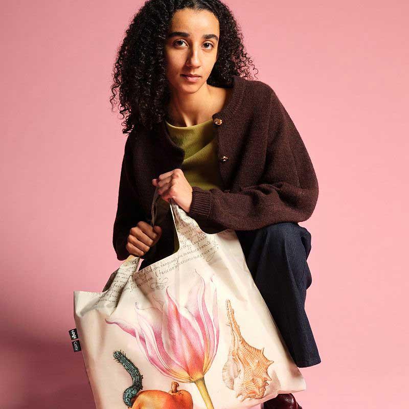 折りたたみトート エコバッグ ローキー LOQI 正規品 Recycled Bag 大きめ トートバッグ ヨリス・フーフナーヘル / いと美しきカリグラフィーの手引き | LOQI | 01