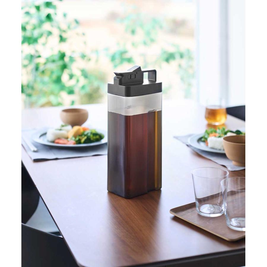 冷水ポット 山崎実業 正規品 tower タワー 倒して置けてそのまま注げる冷水筒 2.2L 冷水筒 麦茶ポット  10030 ブラック | tower | 02