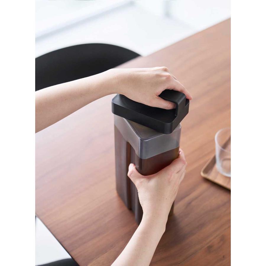 冷水ポット 山崎実業 正規品 tower タワー 倒して置けてそのまま注げる冷水筒 2.2L 冷水筒 麦茶ポット  10030 ブラック | tower | 03