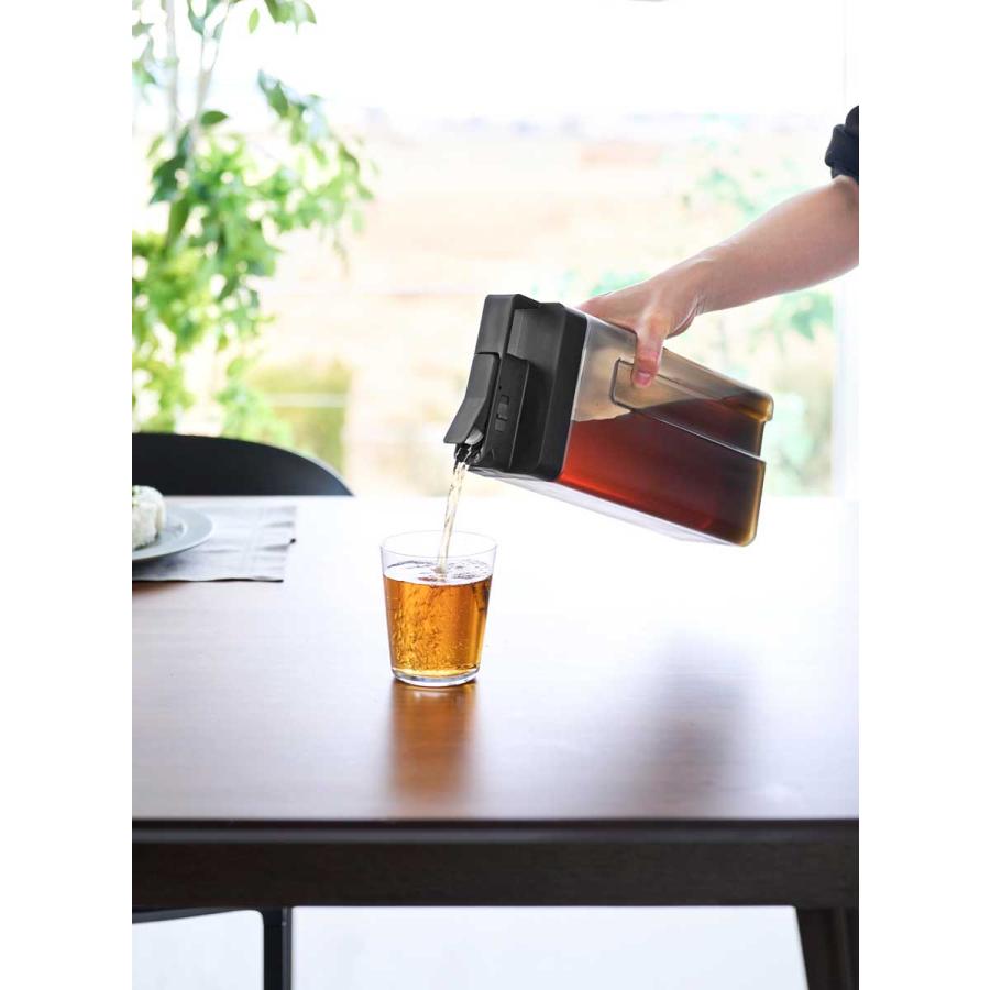 冷水ポット 山崎実業 正規品 tower タワー 倒して置けてそのまま注げる冷水筒 2.2L 冷水筒 麦茶ポット  10030 ブラック | tower | 04