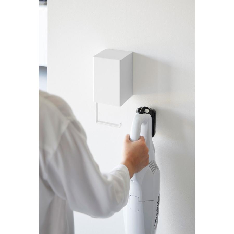 スティッククリーナー収納ハンガー 山崎実業 正規品 tower タワー ウォール収納付きコードレスクリーナーホルダー 石こうボード壁対応 壁面収納  10082 ホワイト | tower | 06