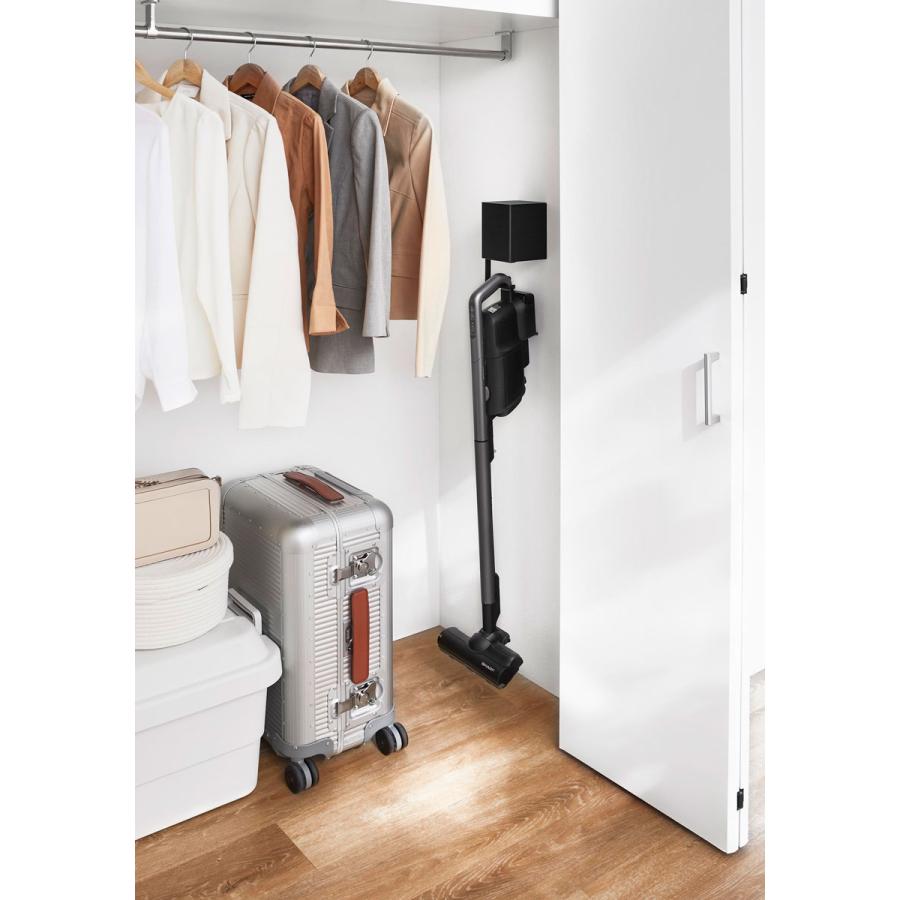 スティッククリーナー収納ハンガー 山崎実業 正規品 tower タワー ウォール収納付きコードレスクリーナーホルダー 石こうボード壁対応 壁面収納  10083 ブラック | tower | 05
