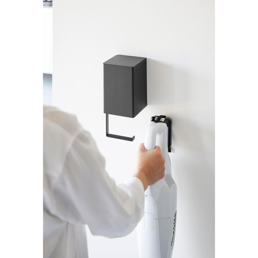 スティッククリーナー収納ハンガー 山崎実業 正規品 tower タワー ウォール収納付きコードレスクリーナーホルダー 石こうボード壁対応 壁面収納  10083 ブラック | tower | 06