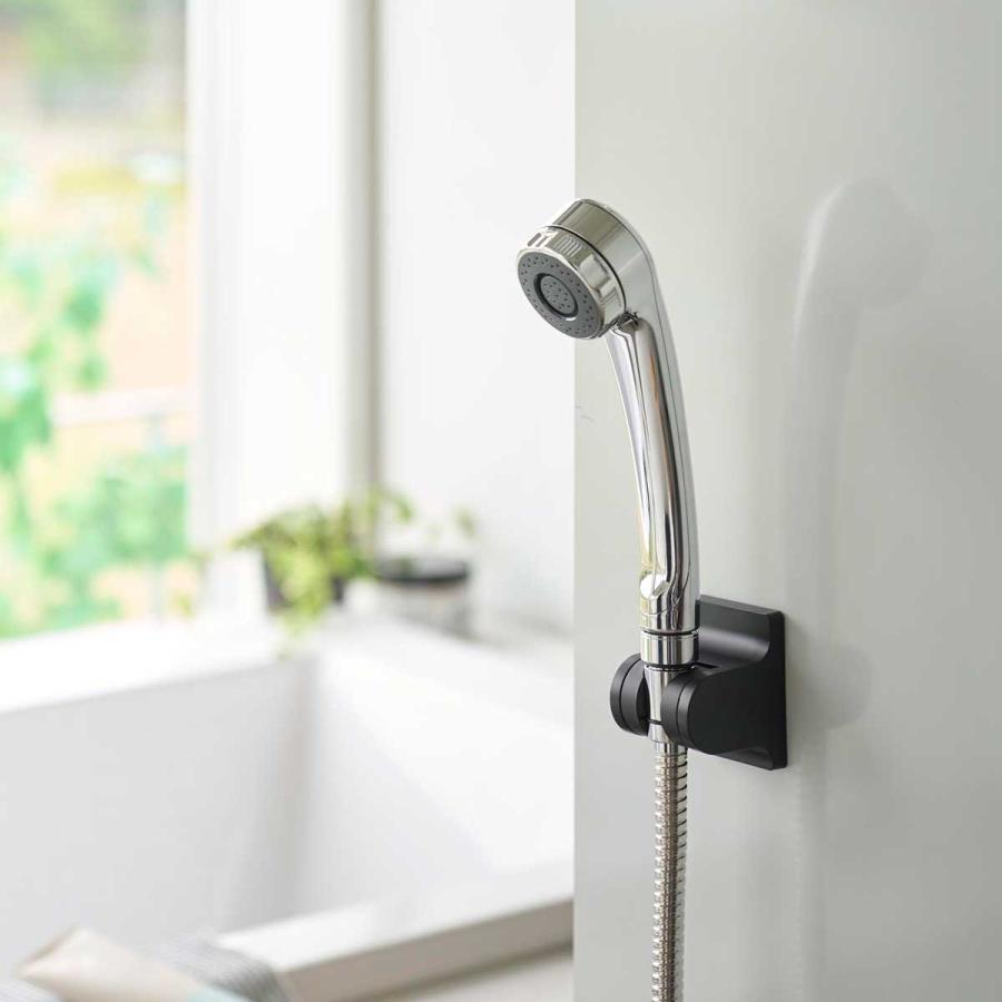 シャワーフック 山崎実業 正規品 tower タワー 角度が調節できるフィルムフックシャワーホルダー シャワーハンガー 掛具  10289 ブラック | tower