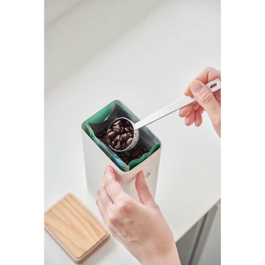 コーヒーキャニスター 山崎実業 正規品 tower タワー 袋ごとコーヒー豆収納ケース スプーン付き コーヒー豆 密封 保存容器  10460 ホワイト | tower | 05