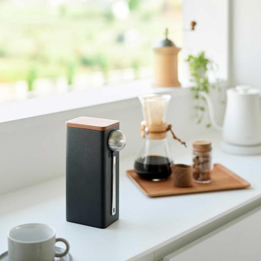 コーヒーキャニスター 山崎実業 正規品 tower タワー 袋ごとコーヒー豆収納ケース スプーン付き コーヒー豆 密封 保存容器  10461 ブラック | tower