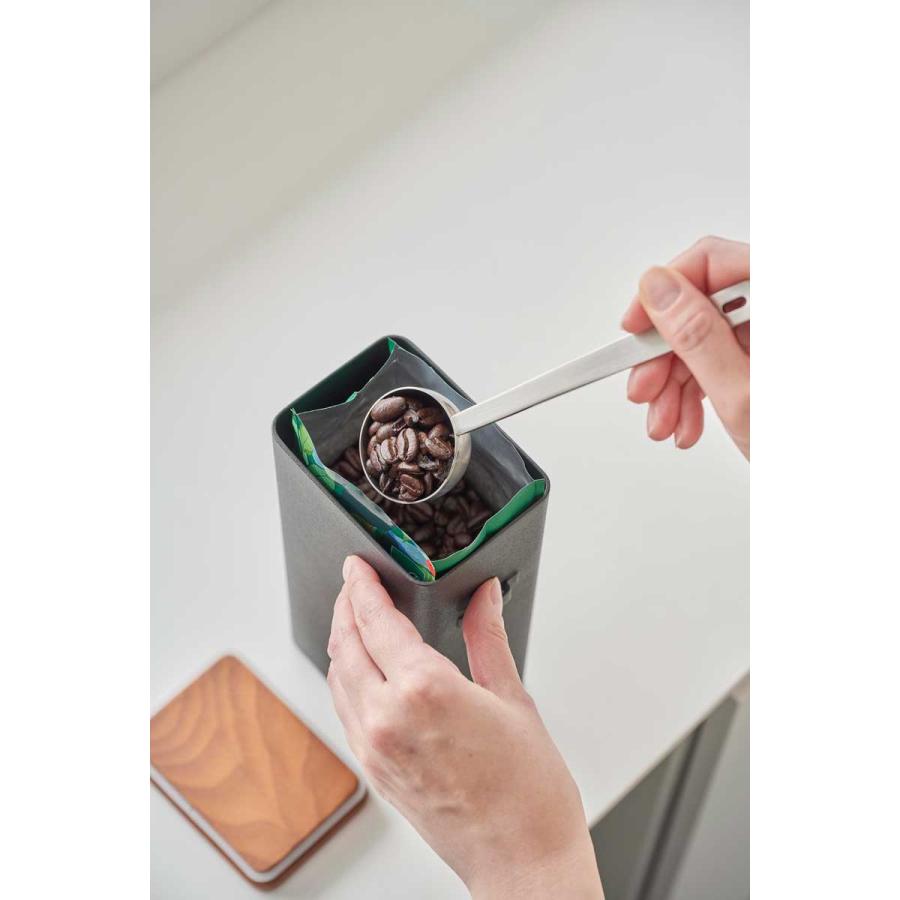 コーヒーキャニスター 山崎実業 正規品 tower タワー 袋ごとコーヒー豆収納ケース スプーン付き コーヒー豆 密封 保存容器  10461 ブラック | tower | 05