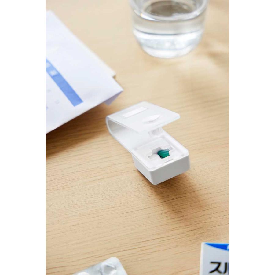 錠剤オープナー 山崎実業 正規品 tower タワー 押すだけ簡単マグネット錠剤オープナー 薬取り出し器  10432 ホワイト | tower | 02