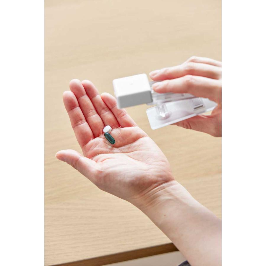 錠剤オープナー 山崎実業 正規品 tower タワー 押すだけ簡単マグネット錠剤オープナー 薬取り出し器  10432 ホワイト | tower | 06