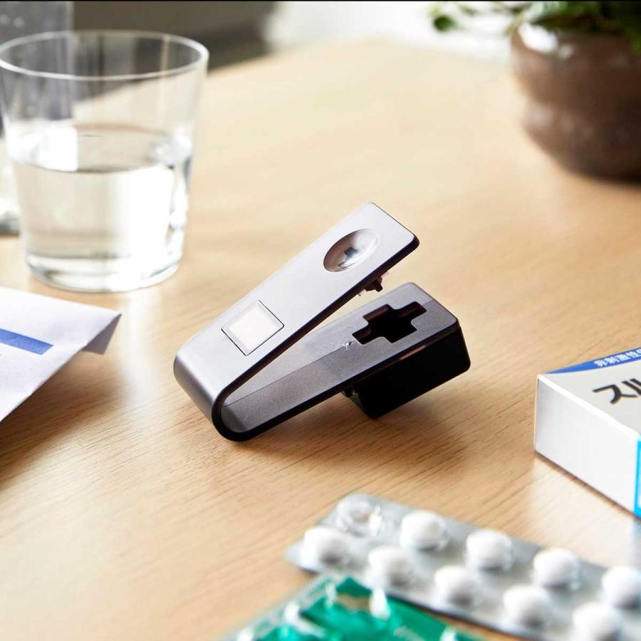 錠剤オープナー 山崎実業 正規品 tower タワー 押すだけ簡単マグネット錠剤オープナー 薬取り出し器  10433 ブラック | tower