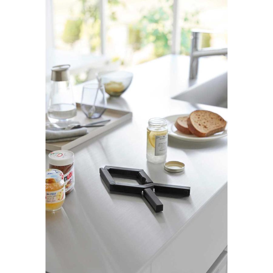 キャップオープナー 山崎実業 正規品 tower タワー 軽い力で開けられるマグネットキャップオープナー 便利グッズ  10431 ブラック | tower | 02