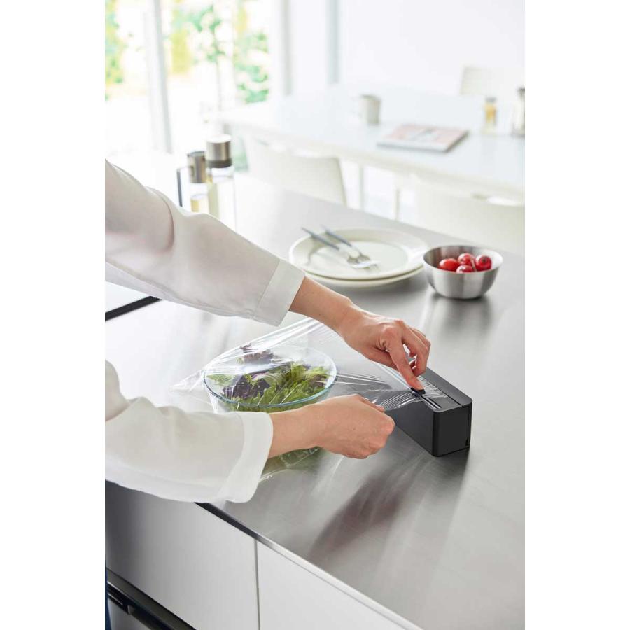 ラップケース 山崎実業 正規品 tower タワー マグネットラップケース スライドカッター付き ラップ収納 ラップホルダー  10659 ブラック | tower | 05