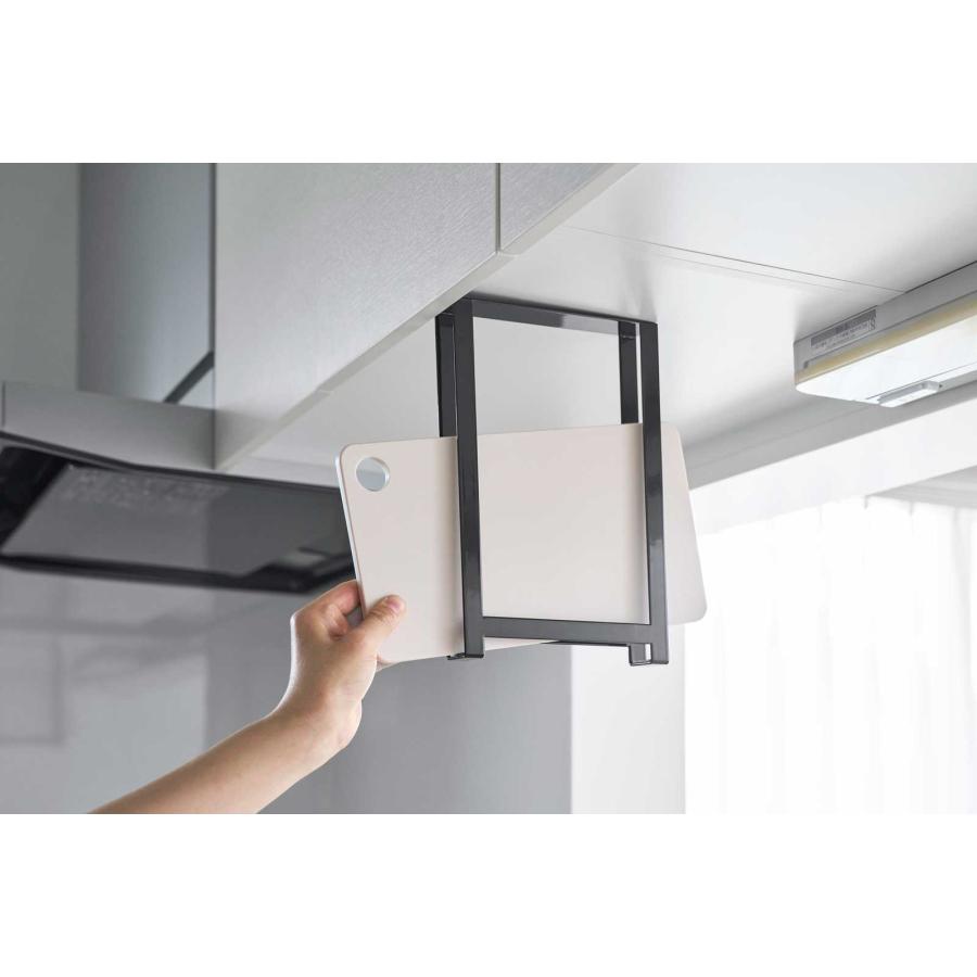 まな板スタンド 山崎実業 正規品 tower タワー 戸棚下まな板ホルダー スリム まな板立て まな板収納  10504 ブラック | tower | 02