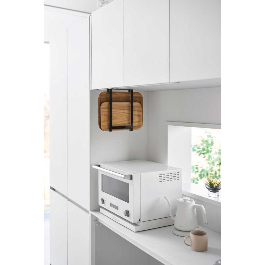 まな板スタンド 山崎実業 正規品 tower タワー 戸棚下まな板ホルダー スリム まな板立て まな板収納  10504 ブラック | tower | 03