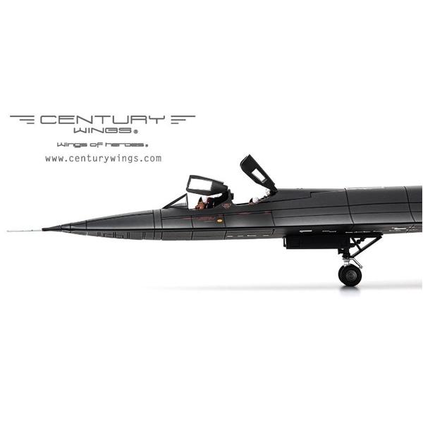 Century Wings 1/72 SR-71A ブラックバード アメリカ空軍 第9戦略偵察航空団1990年 ライト・パターソン空軍基地・オハイオ州 ＃61-7976 (001647) |  | 02