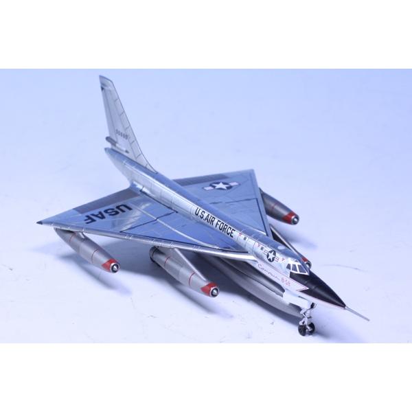 ヘルパウィングス 1/200 XB-58 ハスラー アメリカ空軍 55-0660 (ランディングギア脱着可) (559850)｜backfire21｜02