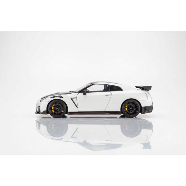MOTORHELIX 1/18 Nissan GT-R NISMO (R35) Special Edition 2022 Brilliant White Pearl (M83526) |  | 01