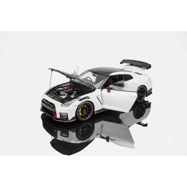 MOTORHELIX 1/18 Nissan GT-R NISMO (R35) Special Edition 2022 Brilliant White Pearl (M83526) |  | 03