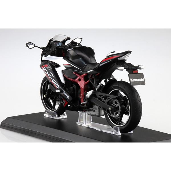 SKYNET 1/12 KAWASAKI Ninja ZX-25R (メタリックスパークブラック×パールフラットスターダストホワイト) (SKYNET09700)｜backfire21｜03