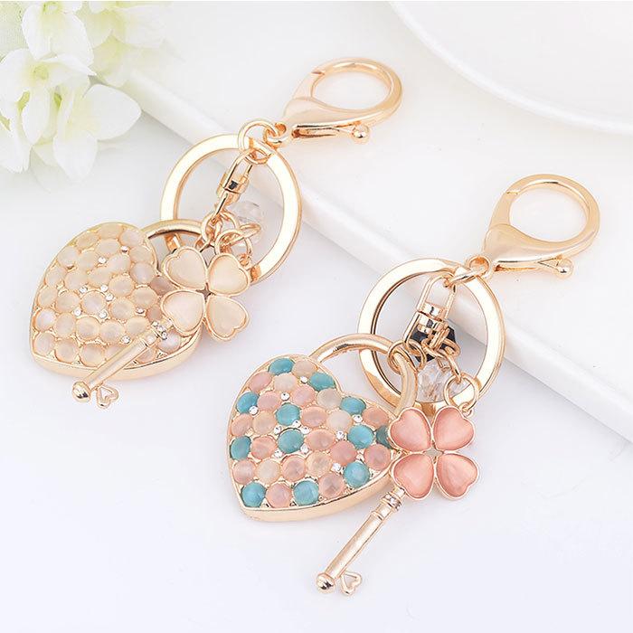 バッグチャーム 通販バッグチャーム キラキラ キーホルダー バックチャーム キーリング ハート おしゃれ 鍵 四つ葉のクローバー アクセサリー レディース カラ | ブランド登録なし