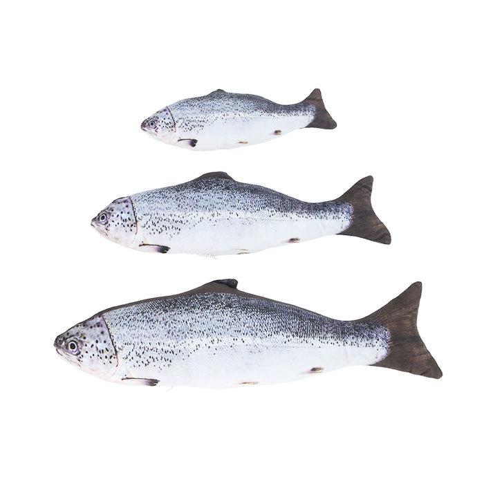 猫 おもちゃ 魚 通販 一人遊び ネコ ねこ ぬいぐるみ 抱き枕 けりぐるみ 蹴りぐるみ リアル お魚 噛む 歯 クリーニング 運動不足 ストレス Cwj09 Backyard Family バッグタウン 通販 Yahoo ショッピング