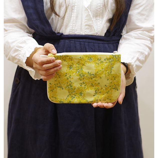 Rootote ルートート ポーチ 通販 Pouch ポーチ ラミネート ポーチ 旅行 花柄 レディース バッグインバッグ サブバッグ スマホポーチ スマホケース Rootote3216 Backyard Family バッグタウン 通販 Yahoo ショッピング