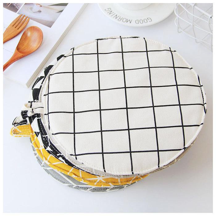 鍋敷き 北欧 通販 北欧風 コットン キッチン用品 モノトーン ホームパーティー トライアングル イエロー グレーアロー グレー ブラック ホワイト 鍋敷き |  | 02