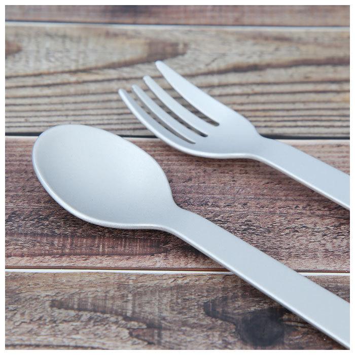 カトラリーセット 通販 アルミ スプーン フォーク 軽量 シンプル ランチ エコ 収納袋付き プレゼント 収納 グレー ベージュ ブラック 贈り物 カトラリーセット |  | 03