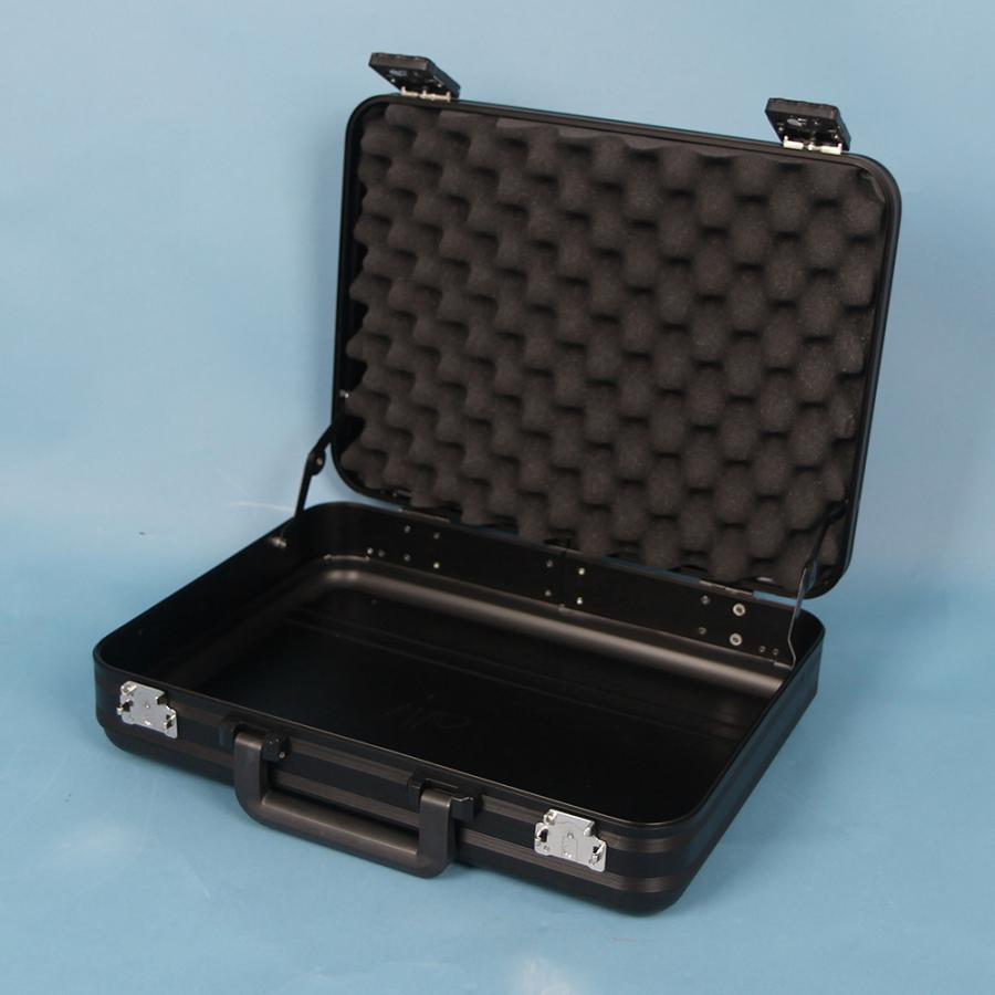 【極美品】 ゼロハリバートン アタッシュケース ビジネス PC収納 A4 アルミ ZERO HALLIBURTON（ゼロハリバートン） 最大50%☆5/5限定 正規品5年