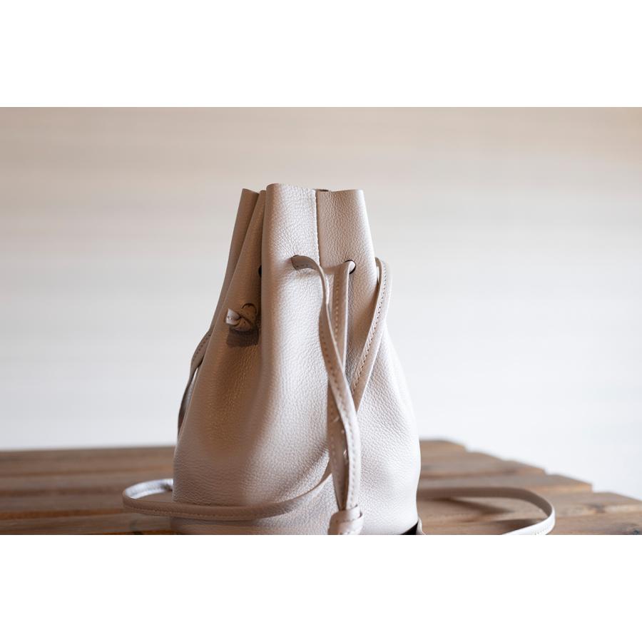 artigiano(ファッション) コンパクト巾着バッグ ショルダー artigiano(ファッション) コンパクト巾着バッグ ショルダー