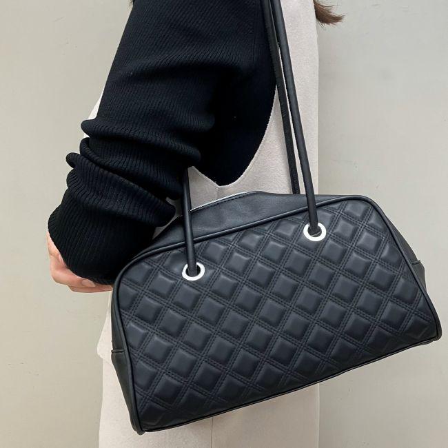 ミニボストン 横長 ワイド ボストン レディース 韓国 小さめ キルティング フェイクレザー トレンド かわいい おしゃれ ハンドバッグ ロングハンドル 7672 |  | 08