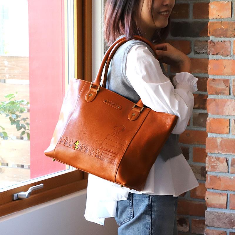 SNOOPY スヌーピー トートバッグ A4 15L 大容量 TOTEBAG PEANUTS ピーナッツ キャラクター 牛革 本革レザー レディース メンズの画像