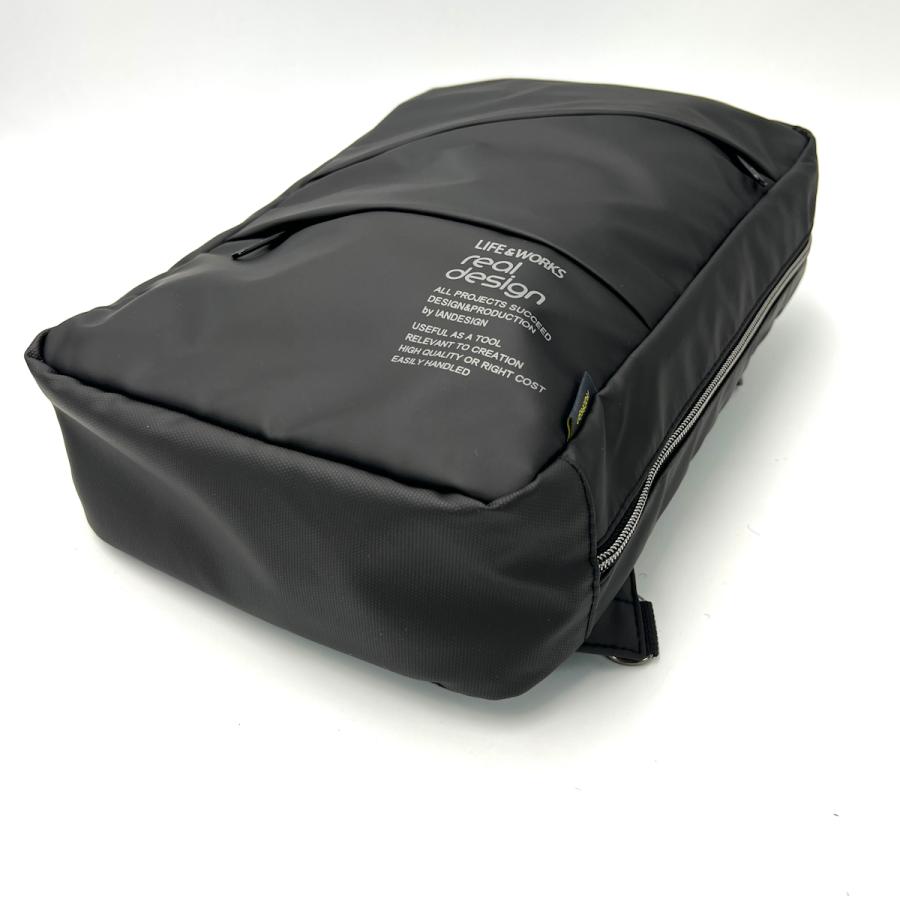 リアルデザイン ボディバッグ 大きめ シンプル A4 軽量 保冷ポケット
