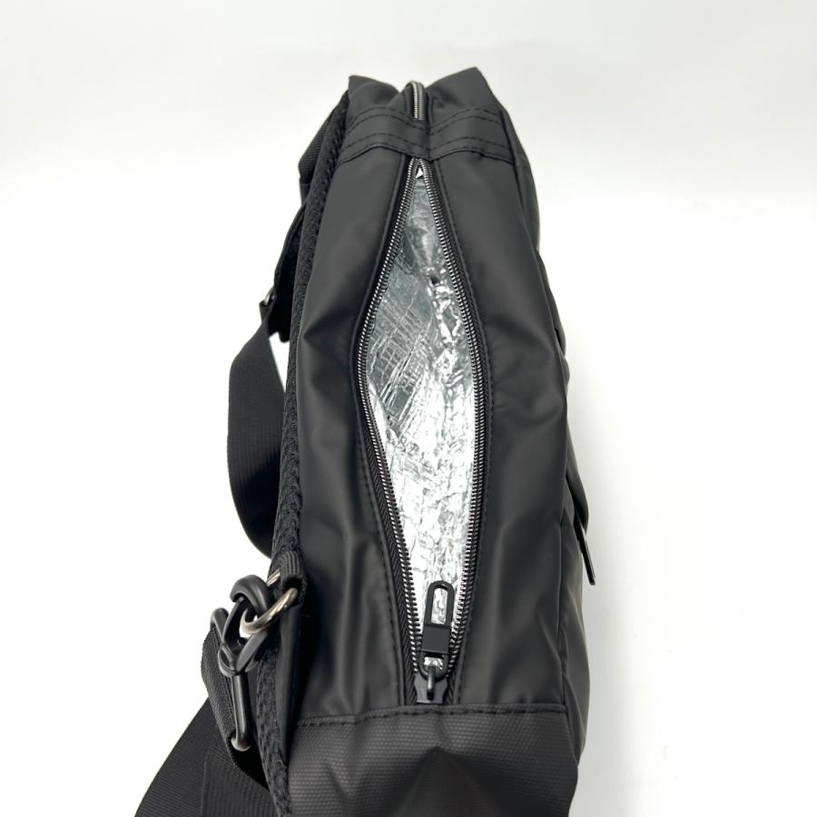 リアルデザイン ボディバッグ 大きめ シンプル A4 軽量 保冷ポケット