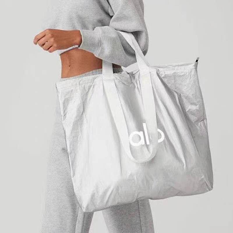 Alo Yoga アロヨガ バッグ トート シルバー 銀色 軽い 特大 A4収納可