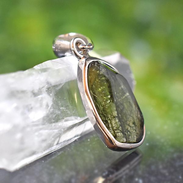 モルダバイト ペンダントトップ 隕石 原石 アクセサリー 天然石 パワーストーン