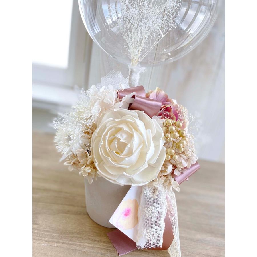 ドライのかすみ草がおしゃれニュアンスカラーのほっこりアレンジ〈アンバーローズ〉 結婚式におしゃれな祝電選べるメッセージ文字 商品番号 a1051の画像