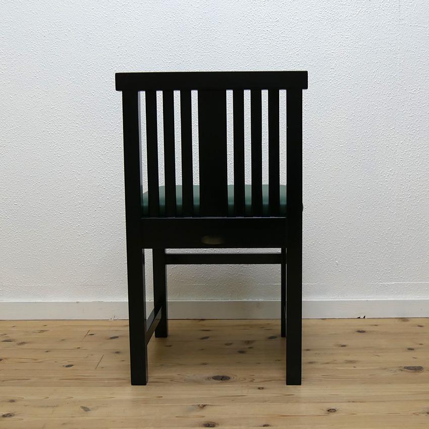 店舗用ダイニングチェア 完成品  チェア ブラック コンパクトな 黒い椅子 座面高43cm レザー張り 背もたれの低い食堂椅子 単品購入可能｜banjo｜07